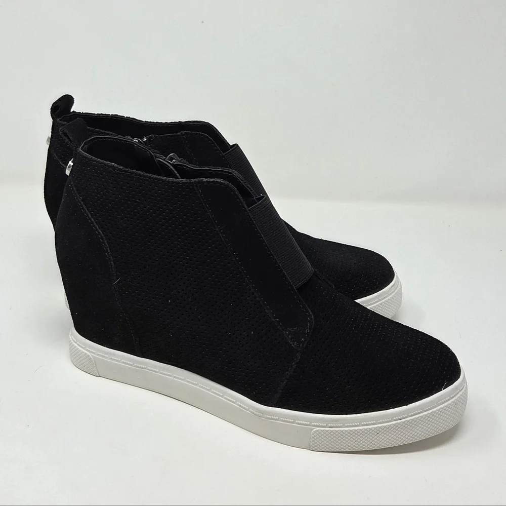 Steve Madden Black Flavy Suede Wedge Zip Sneaker  Size 9